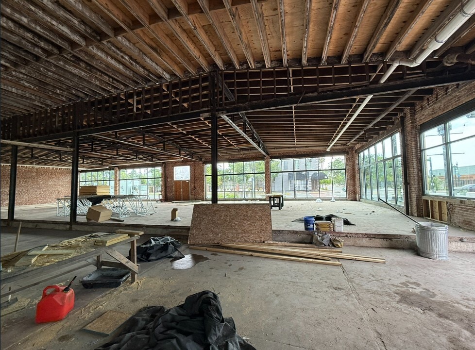 1100 N Main St, Jacksonville, FL for lease Interior Photo- Image 1 of 3
