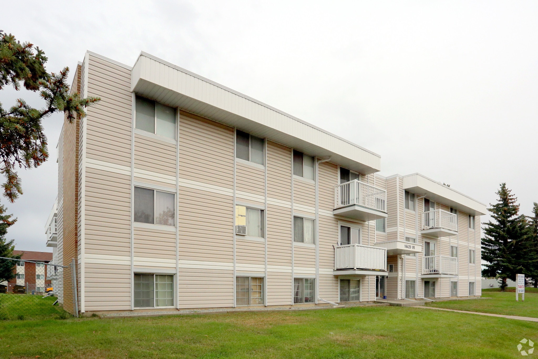 16420 95th Ave NW, Edmonton, AB for sale Primary Photo- Image 1 of 1