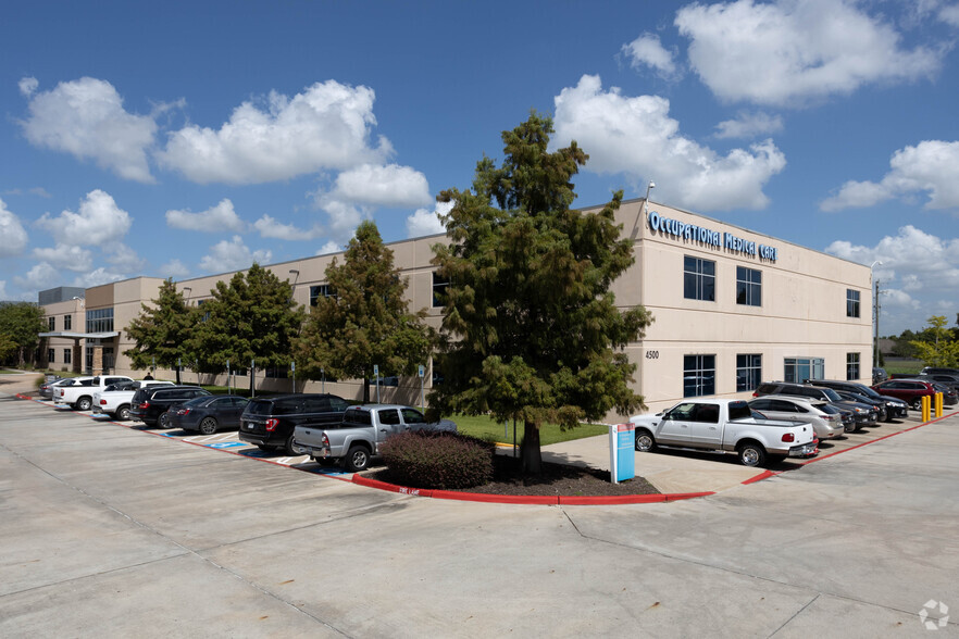 4500 E Sam Houston Pky S, Pasadena, TX for lease - Building Photo - Image 2 of 6