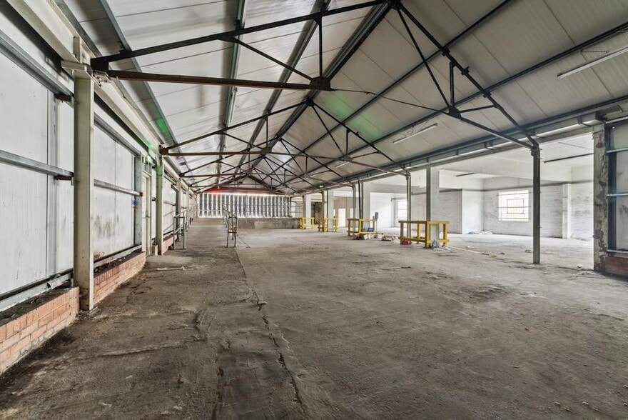 20 - 24 Mayday Rd portfolio of 2 properties for sale on LoopNet.com - Building Photo - Image 3 of 5