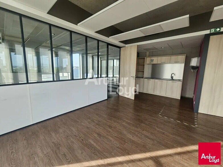 Office in Angers for sale - Interior Photo - Image 2 of 4