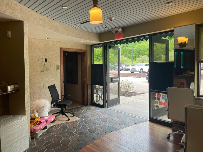 215 Don Knotts Blvd, Morgantown, WV for sale - Interior Photo - Image 1 of 1