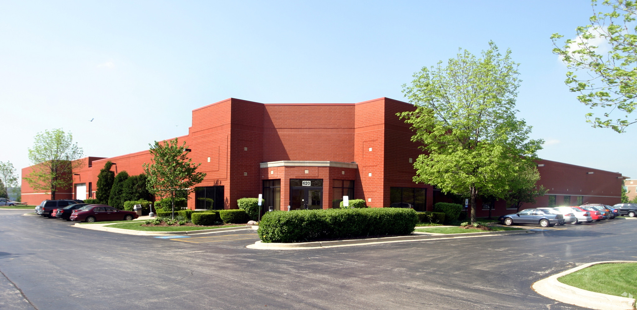 620 Lakeview Pky, Vernon Hills, IL for lease Building Photo- Image 1 of 4