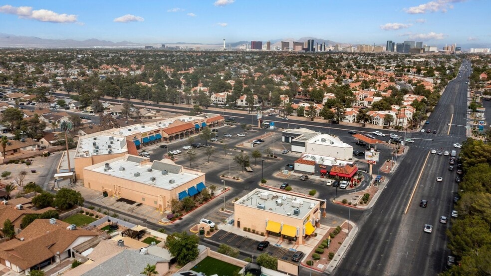 4811-4897 S Rainbow Blvd, Las Vegas, NV for lease - Building Photo - Image 3 of 8