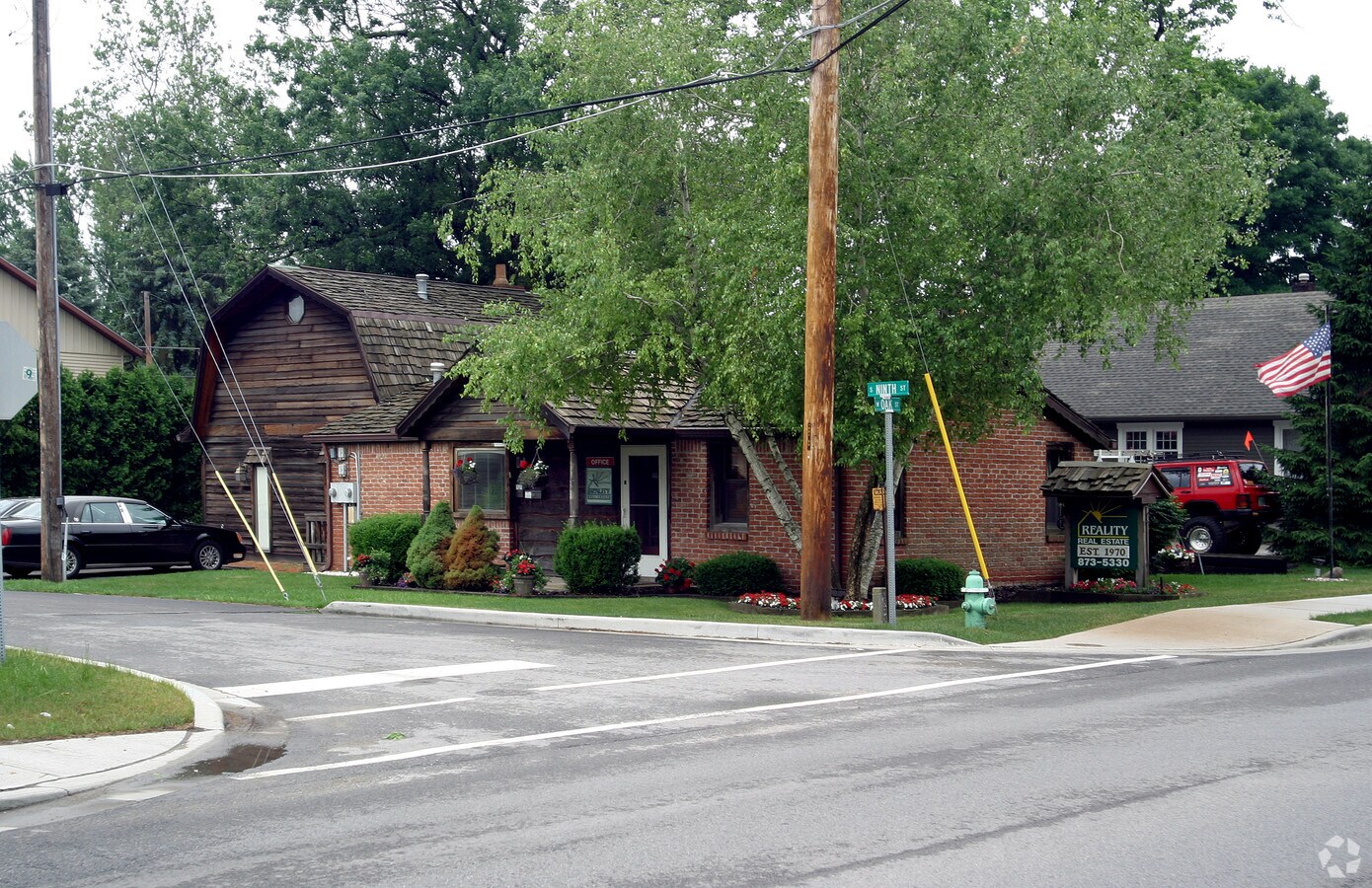 905 W Oak St, Zionsville, IN 46077