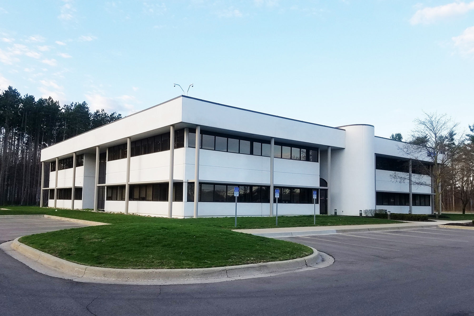 2655 E Oakley Park Rd, Commerce Township, MI for lease Primary Photo- Image 1 of 6