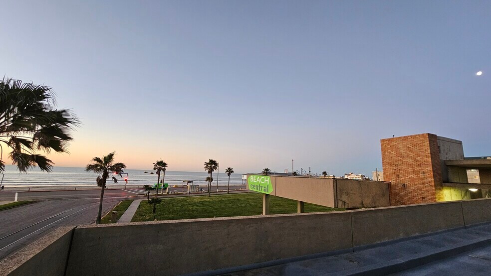2102 Seawall Blvd, Galveston, TX for sale - Building Photo - Image 3 of 13