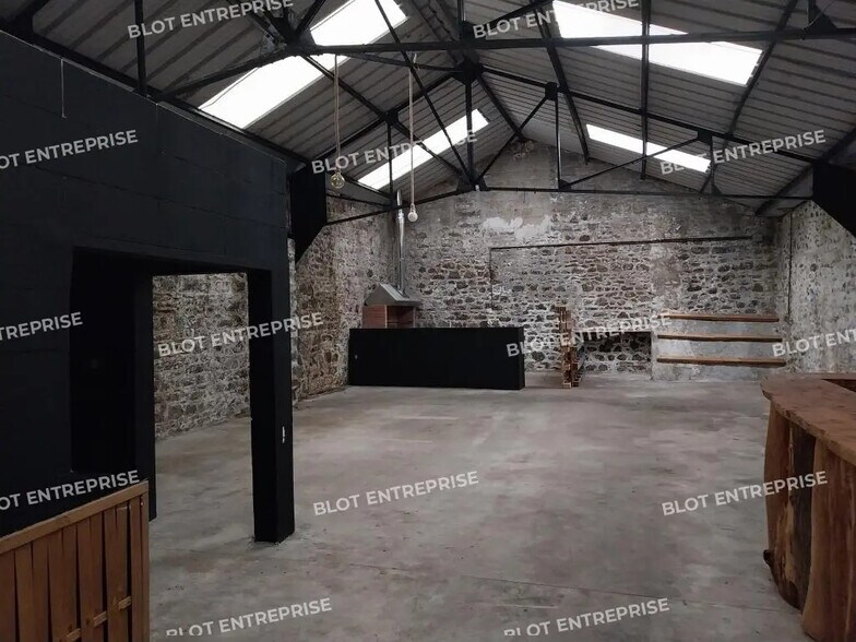 Retail in Saint-Brieuc for lease - Interior Photo - Image 2 of 7