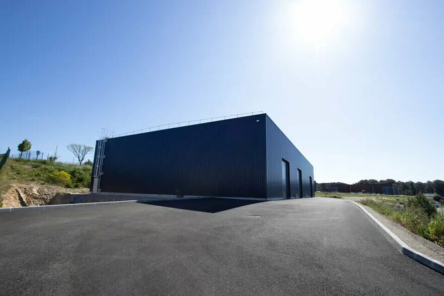 Industrial in Lambesc for lease - Building Photo - Image 1 of 9