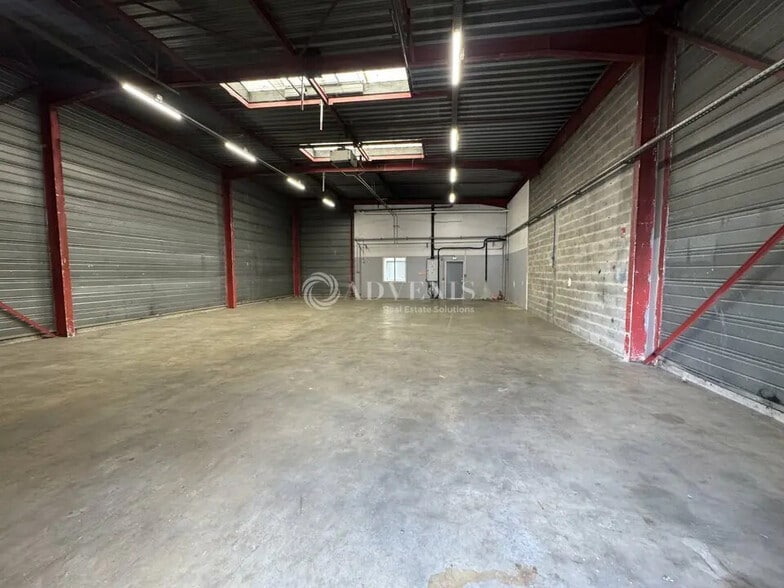 Flex in Tremblay-en-France for lease - Building Photo - Image 2 of 8