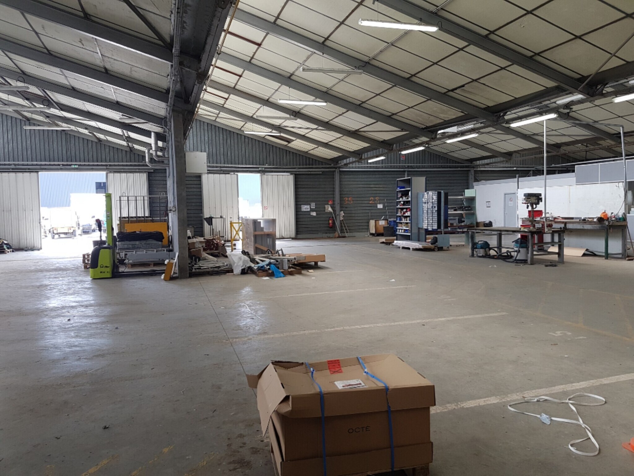 Flex in Pessac for lease Building Photo- Image 1 of 6