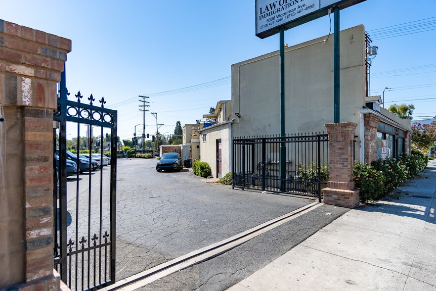 13651 Oxnard St, Van Nuys, CA for lease - Building Photo - Image 3 of 32