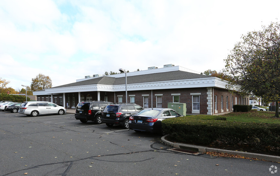 7 N Washington St, Plainville, CT for lease - Primary Photo - Image 1 of 5