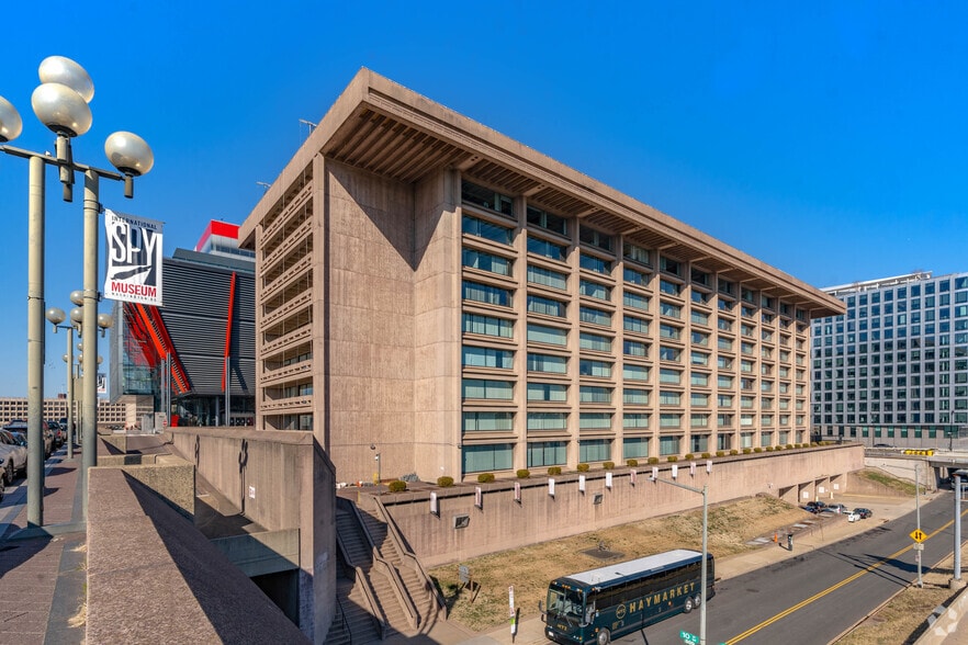 950 L'Enfant Plz SW, Washington, DC for lease - Building Photo - Image 2 of 6