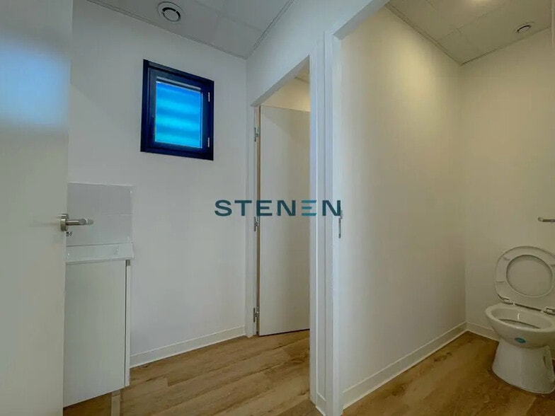 Office in Venelles for lease - Building Photo - Image 3 of 7