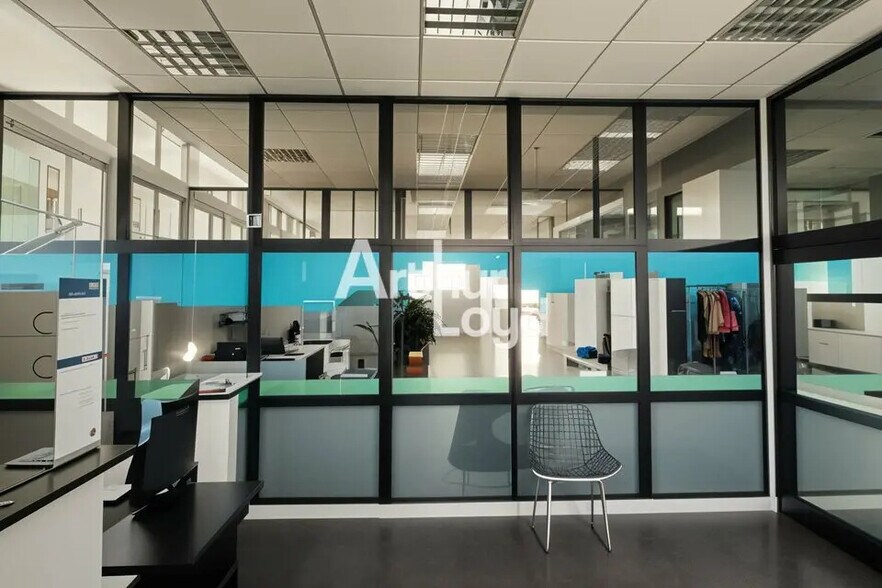 Office in Chambéry for lease - Interior Photo - Image 3 of 9