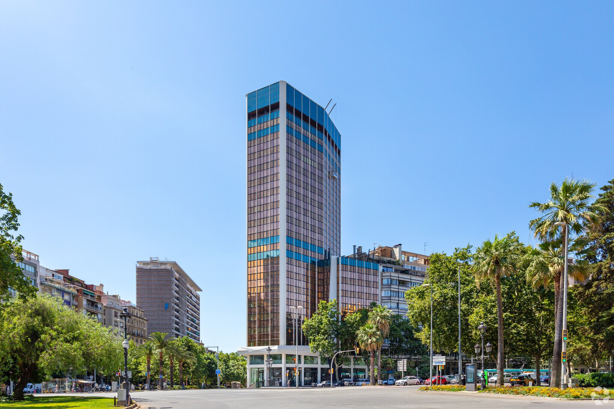 Plaça de Francesc Macià, Barcelona, Barcelona for lease Primary Photo- Image 1 of 16