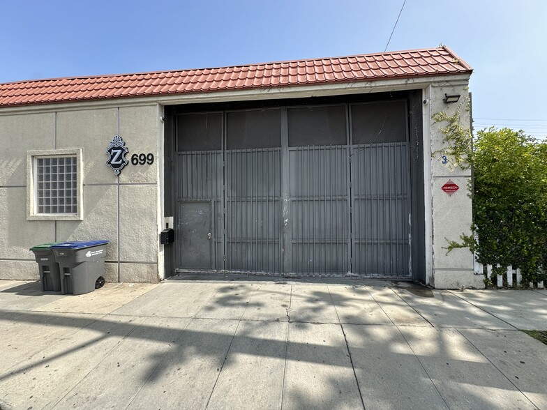 699-705 Ivy St, Glendale, CA for lease - Building Photo - Image 1 of 13