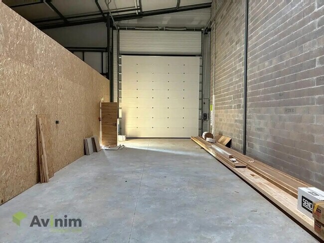 Location Local d'activités 267 m²
