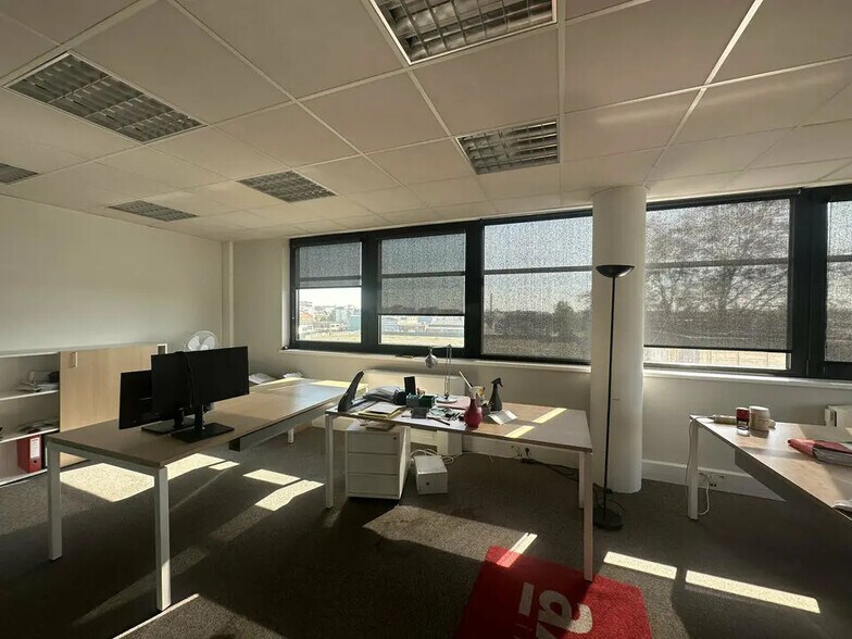 Office in Strasbourg for lease - Interior Photo - Image 2 of 8