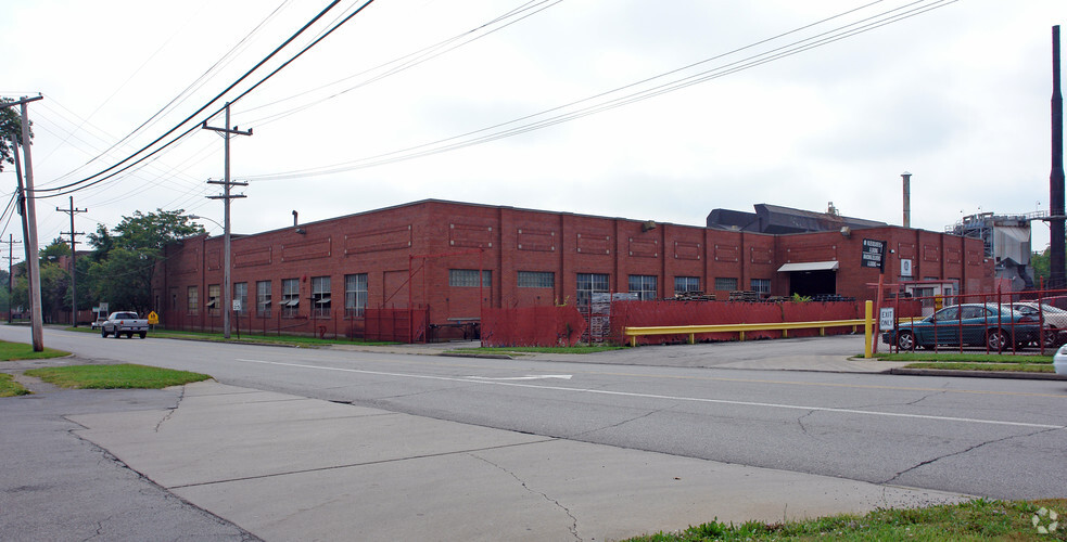 403 N Main St, Niles, OH for sale - Building Photo - Image 1 of 1