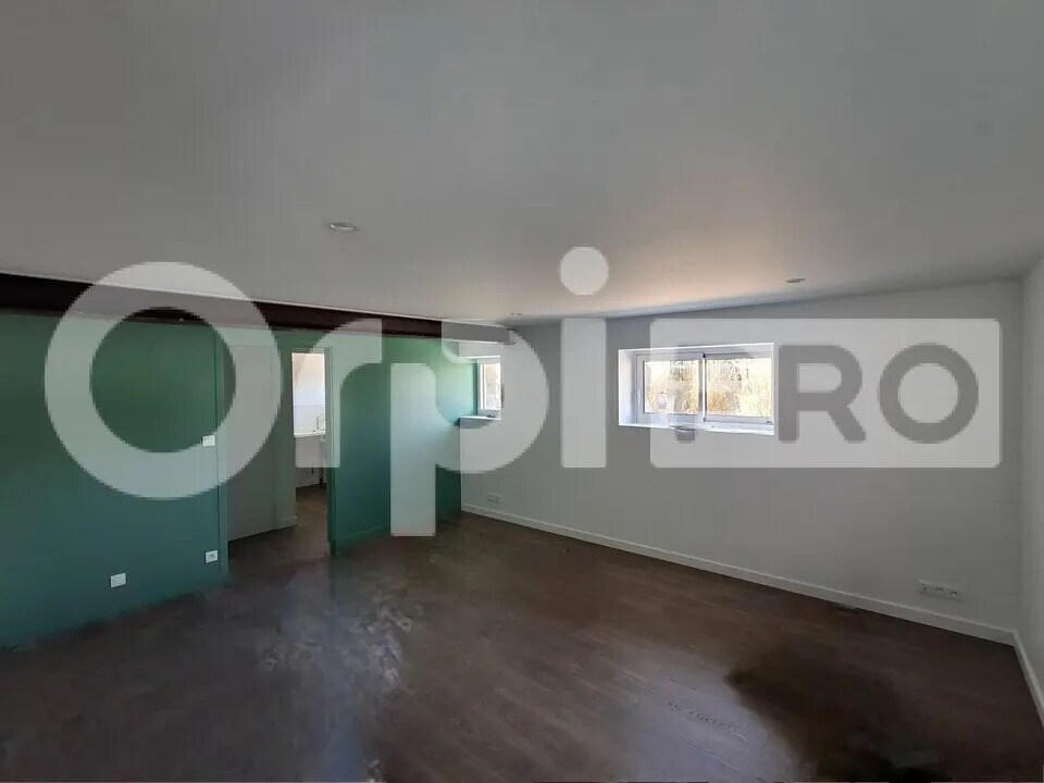 Office in Guérande for lease Interior Photo- Image 1 of 4