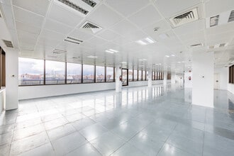 Calle Ramírez de Arellano, 29, Madrid, Madrid for lease Interior Photo- Image 1 of 13