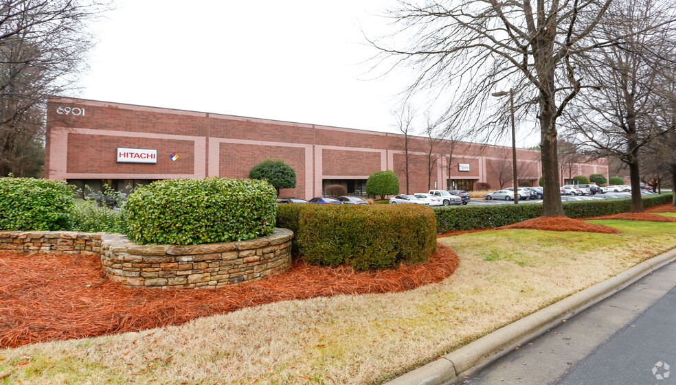 6901 Northpark Blvd, Charlotte, NC for sale - Primary Photo - Image 1 of 1