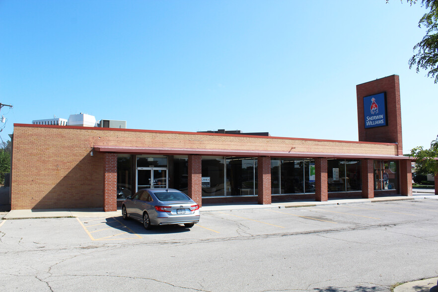 7002 Johnson Dr, Mission, KS for lease - Building Photo - Image 2 of 4