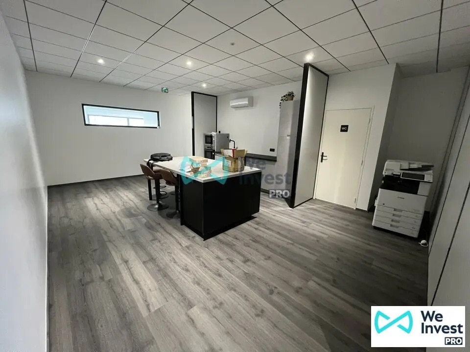 Office in Bétheny for lease Interior Photo- Image 1 of 8