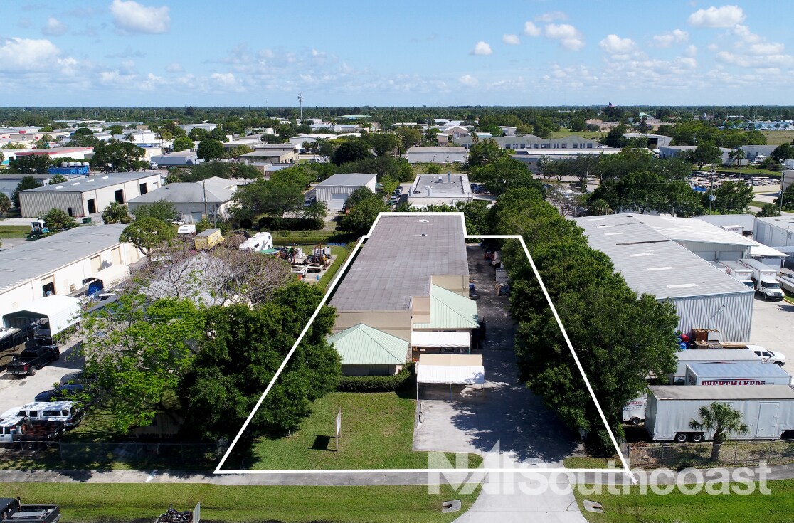 2948-2952 SE Monroe St, Stuart, FL for sale Building Photo- Image 1 of 1