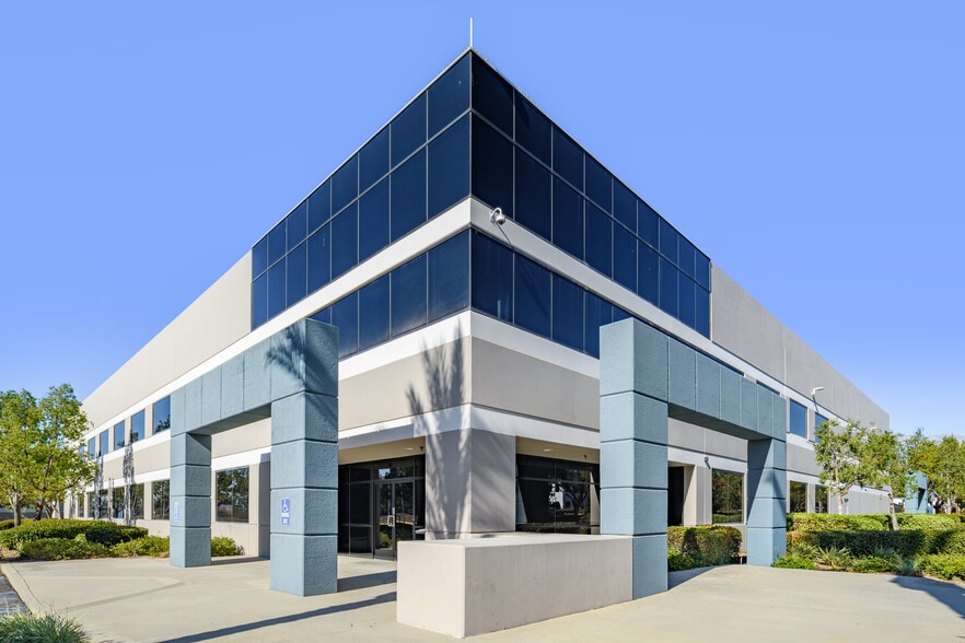 1260 S Dupont Ave, Ontario, CA for lease - Building Photo - Image 2 of 11