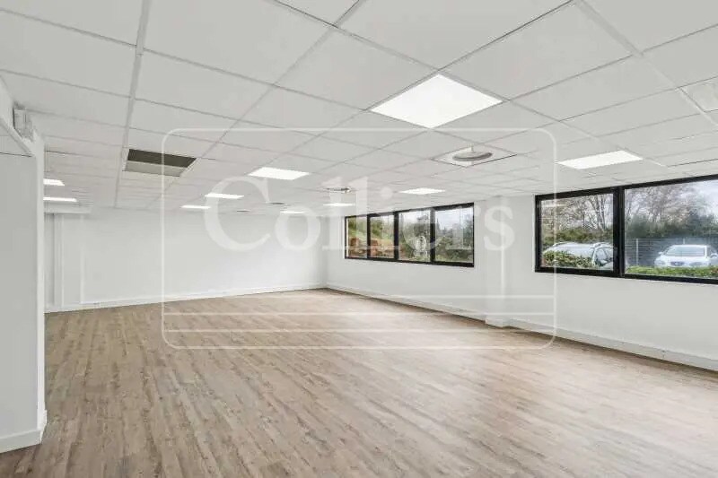 Office in Vitrolles for lease - Interior Photo - Image 2 of 12