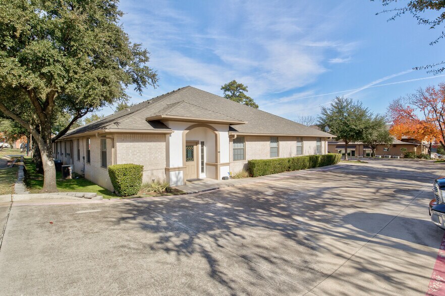 901 W Wall St, Grapevine, TX 76051 Office for Lease