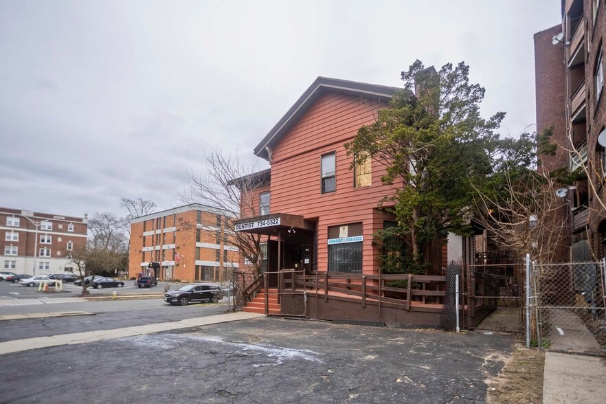 167 Maple St, Springfield, MA for sale - Building Photo - Image 3 of 34