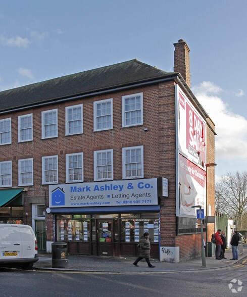 70 Watling Ave, Edgware for sale - Primary Photo - Image 1 of 1