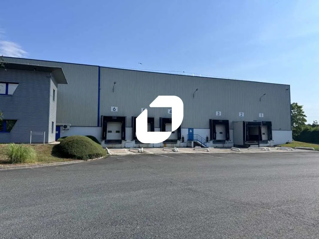 Industrial in Villeneuve-Saint-Germain for lease Building Photo- Image 1 of 12