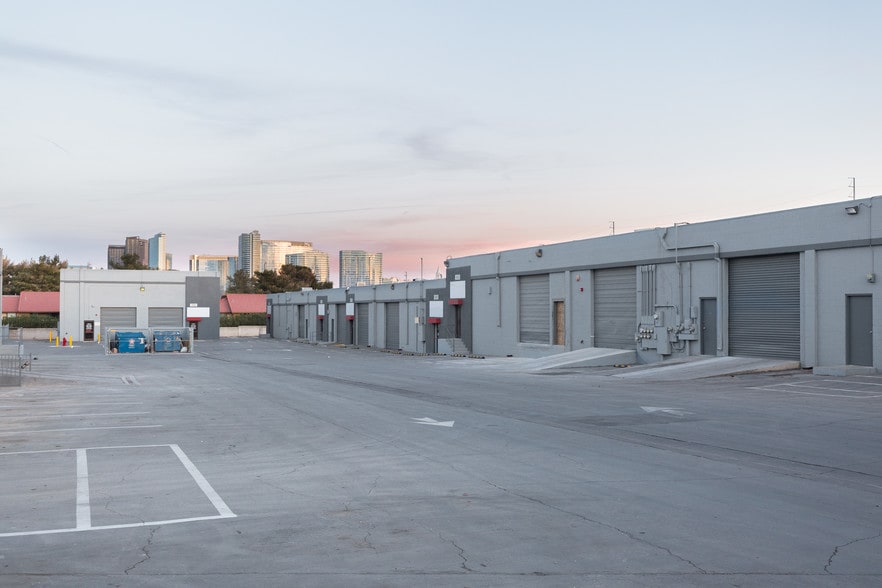 4350 Arville St, Las Vegas, NV for lease - Building Photo - Image 3 of 9