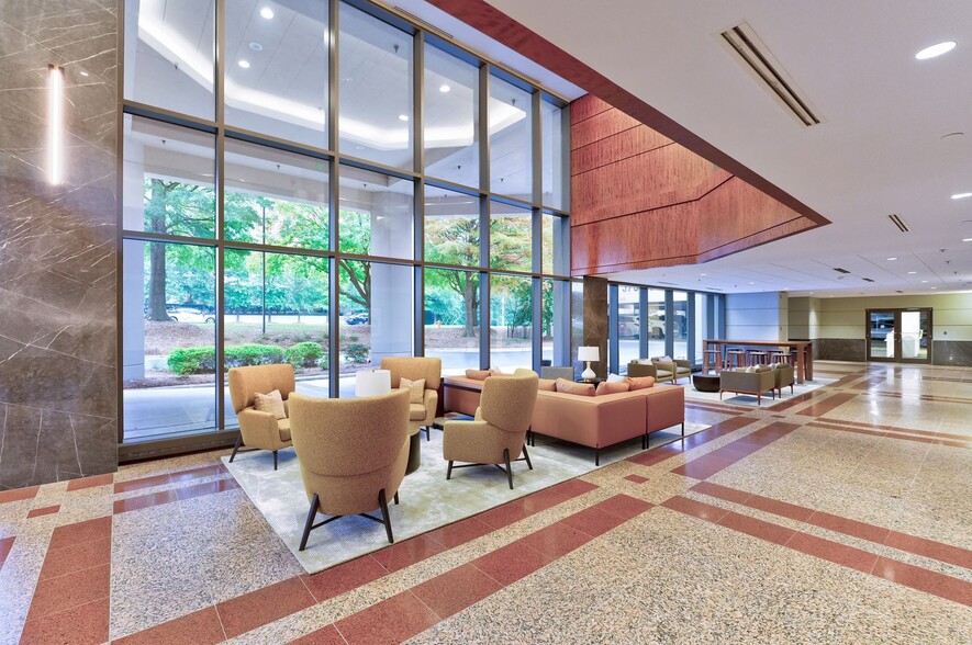 3737 Glenwood Ave, Raleigh, NC for lease - Lobby - Image 3 of 7