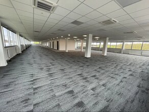 10 Promenade Du Val Maurois, Cergy for lease Interior Photo- Image 1 of 2