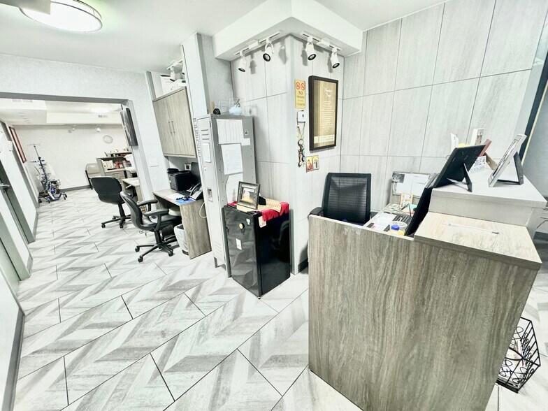 23-22 30th Rd, Astoria, NY for lease - Interior Photo - Image 2 of 9