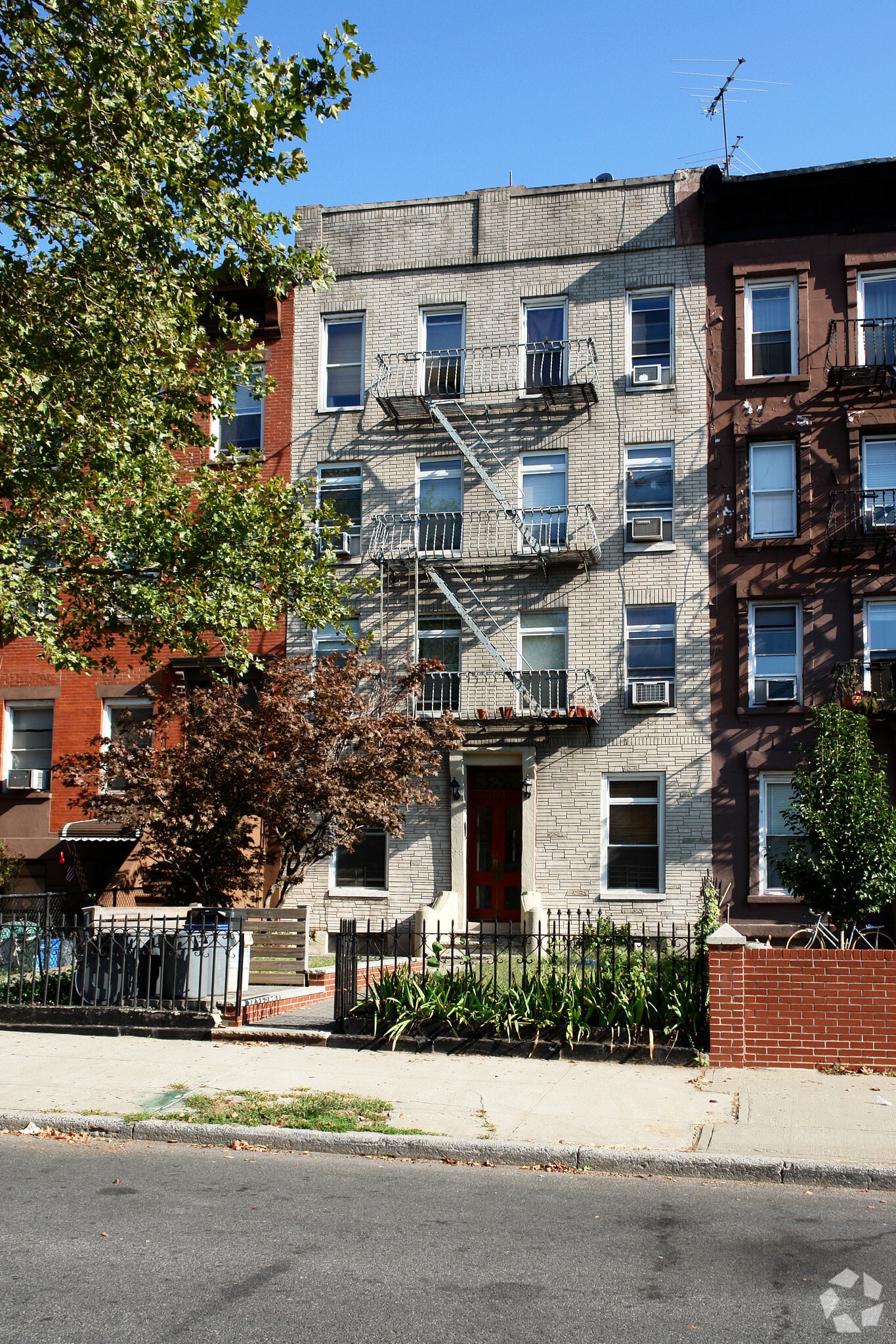 121 3rd Pl, Brooklyn, NY for sale Primary Photo- Image 1 of 3