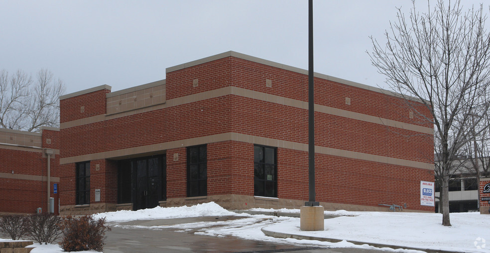 7500 State Line Rd, Prairie Village, KS for lease - Primary Photo - Image 1 of 2