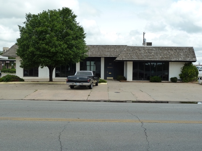 324 W Maine Ave, Enid, OK for sale - Primary Photo - Image 1 of 1