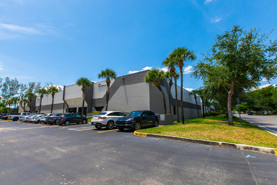 8800-8870 NW 24th Ter, Miami, FL for lease - Building Photo - Image 1 of 15