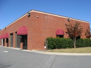 2784 Sugarloaf Pky, Lawrenceville, GA for lease Building Photo- Image 2 of 3