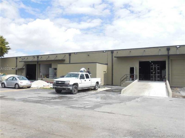 7208-7224 NW 25th St, Miami, FL for lease - Building Photo - Image 2 of 16