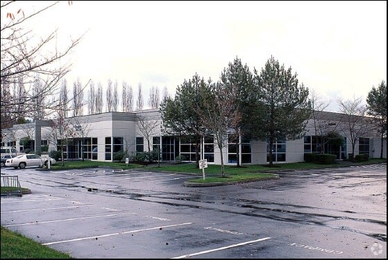 18916-18918 North Creek Pky, Bothell, WA for lease - Building Photo - Image 2 of 4