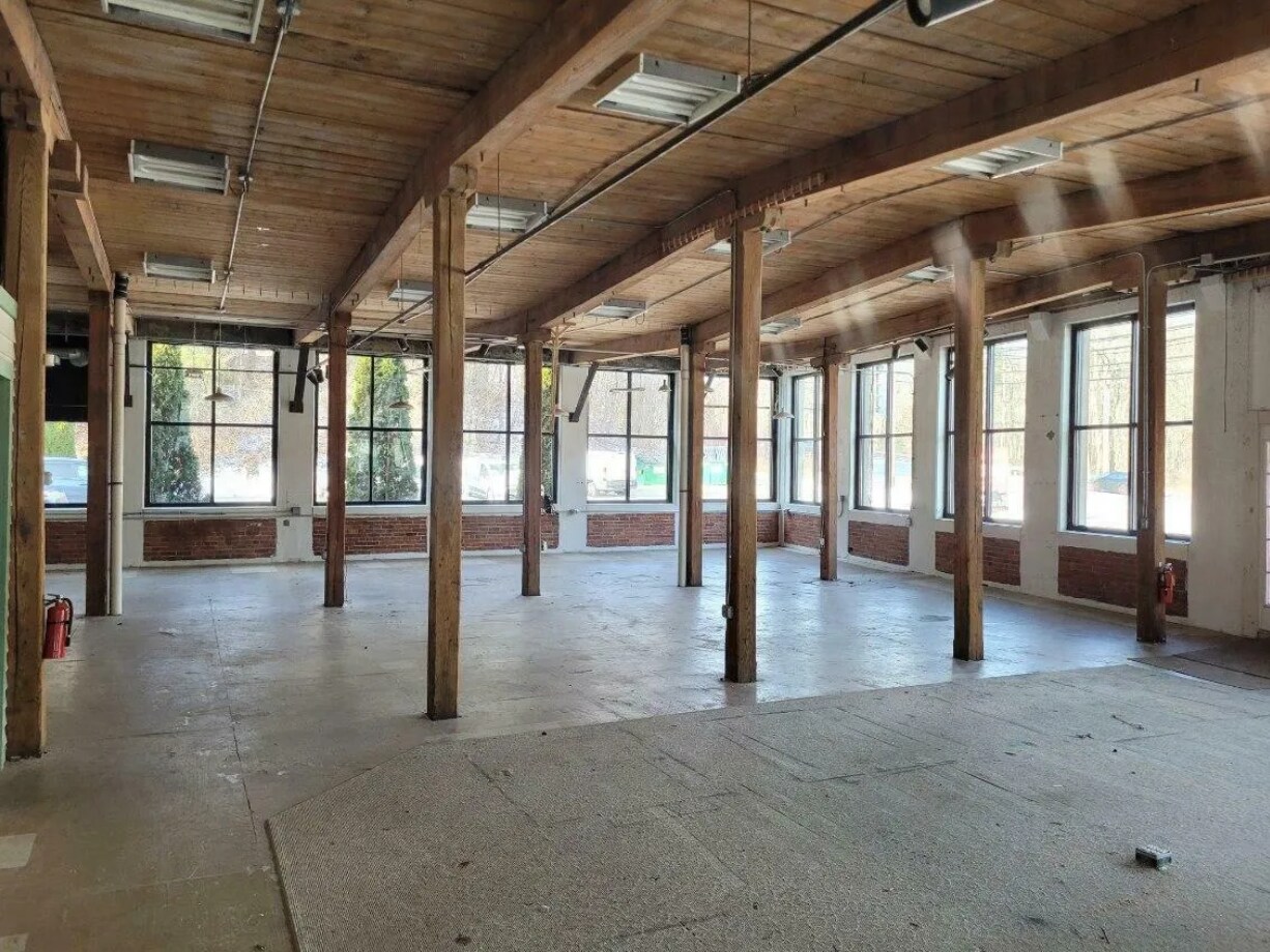 43-45 Sturbridge Rd, Charlton, MA for lease Interior Photo- Image 1 of 2