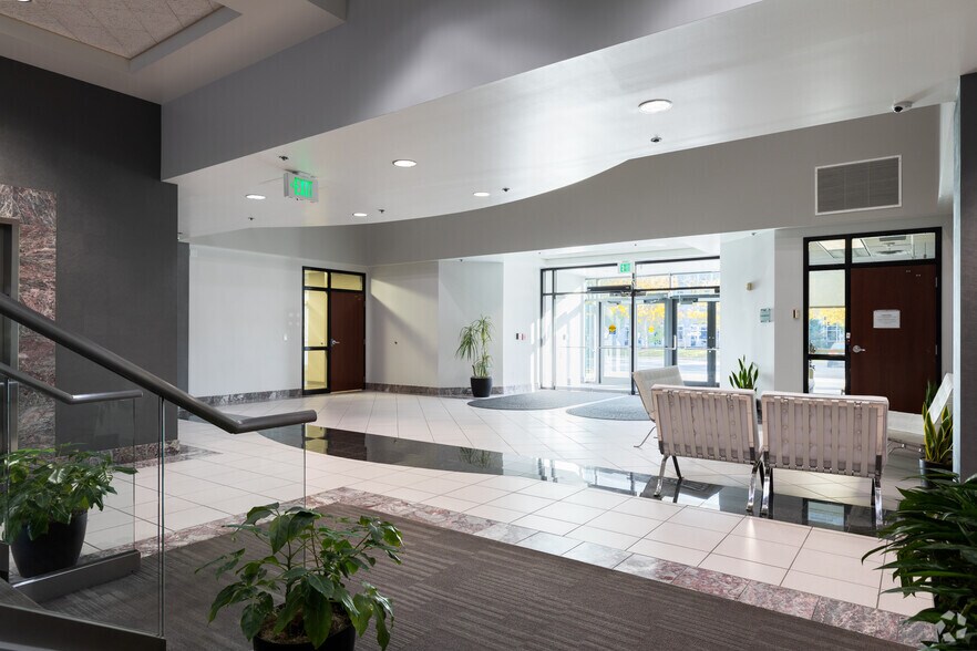 4246 S Riverboat Rd, Salt Lake City, UT for lease - Interior Photo - Image 2 of 5